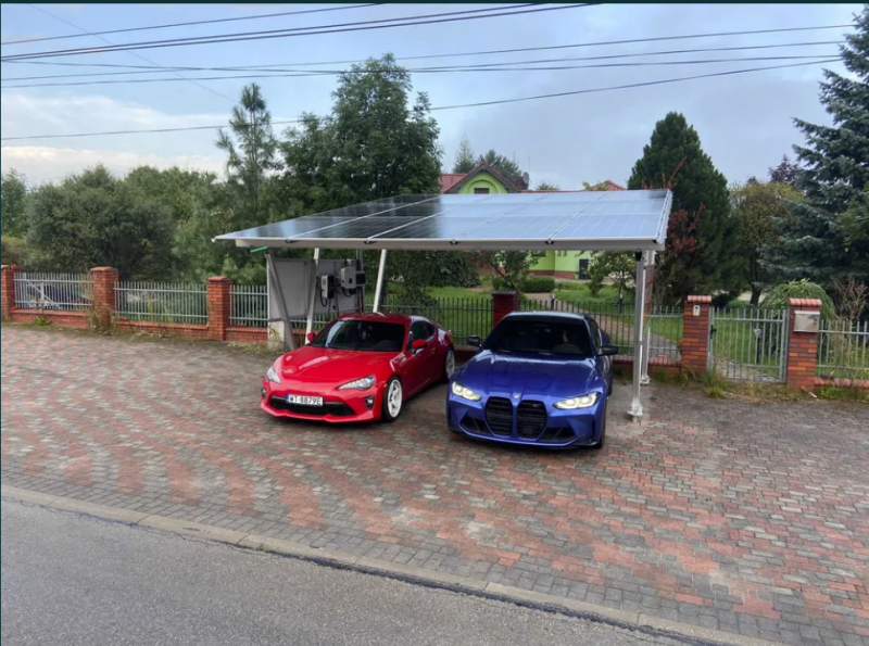 CARPORT z fotowoltaiką